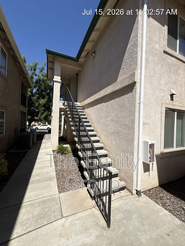 Visalia House: 2918 North Terrace Street