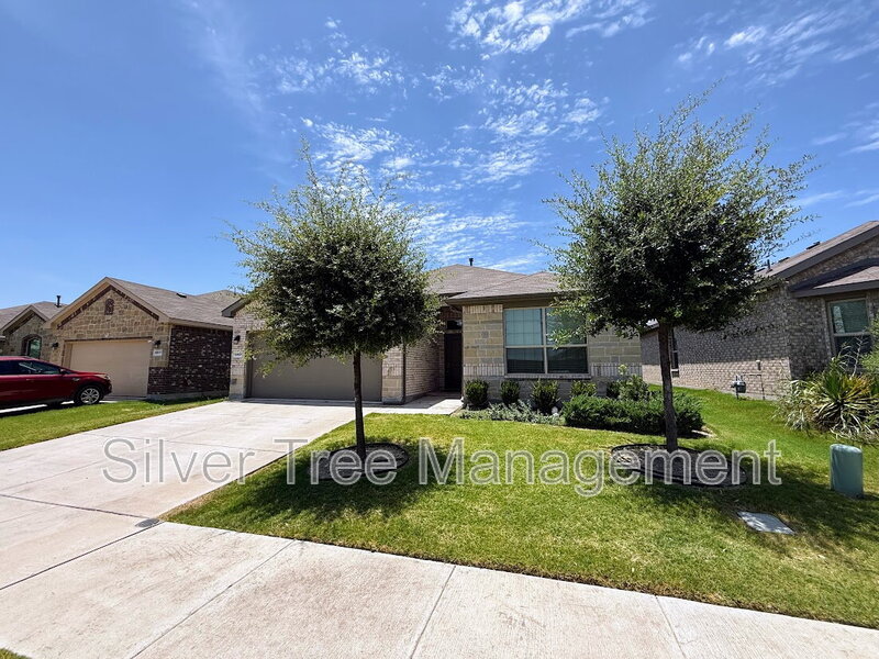 Fort Worth House: 10921 Rockchapel Dr