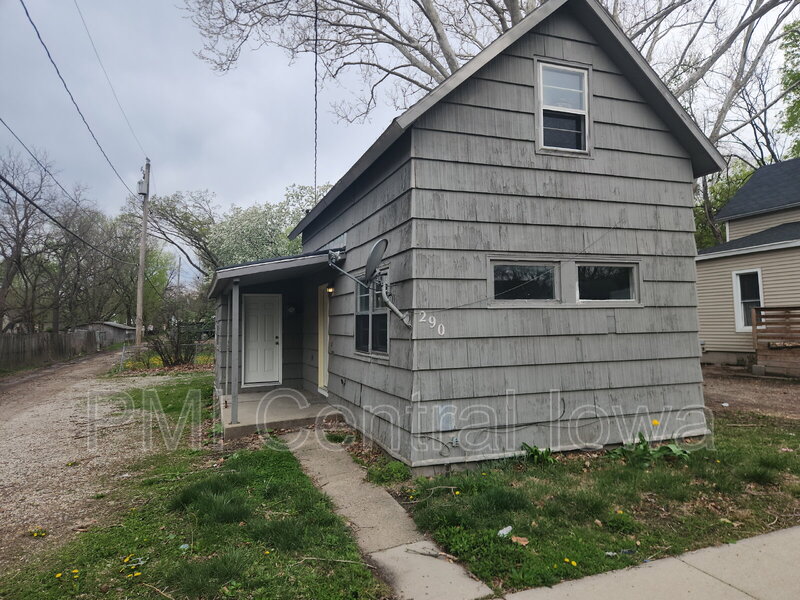 Des Moines House: 290 E 17th St