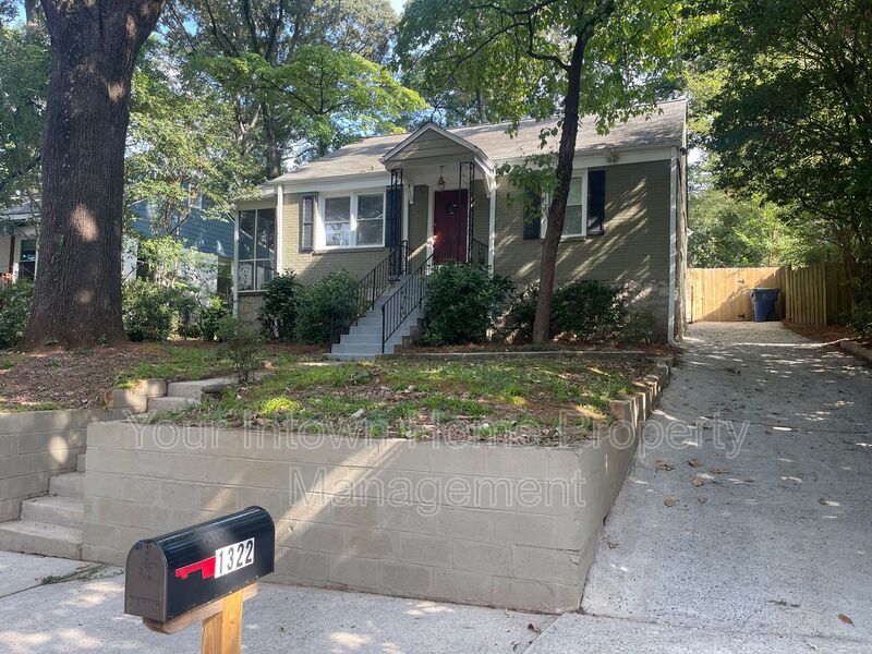 Atlanta House: 1322 George W. Brumley Way