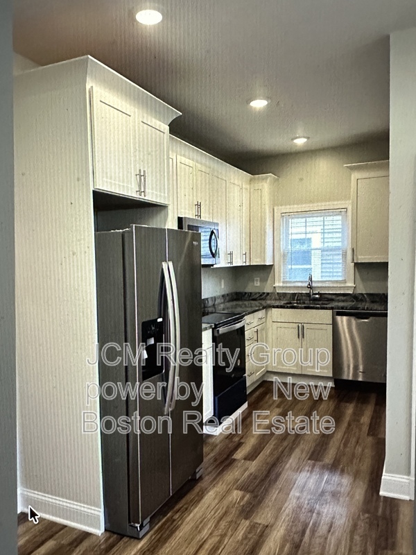 Chelsea Condo: 100 Maverick St