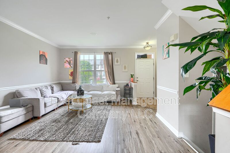 Abingdon House: 403 Deerhill Circle