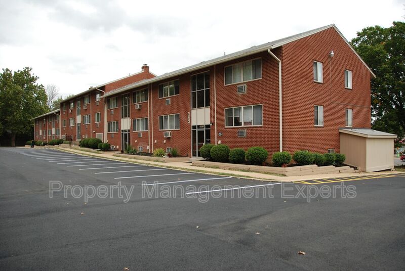 Alexandria Condo: 2322 Glendale Terrace