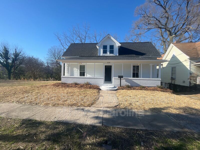 Spencer House: 608 S Yadkin Ave