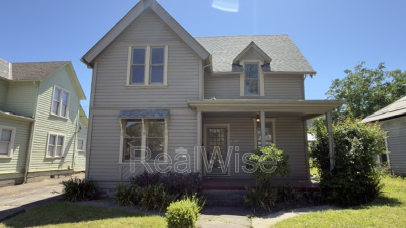 Roseburg House: 1105 SE Pine St