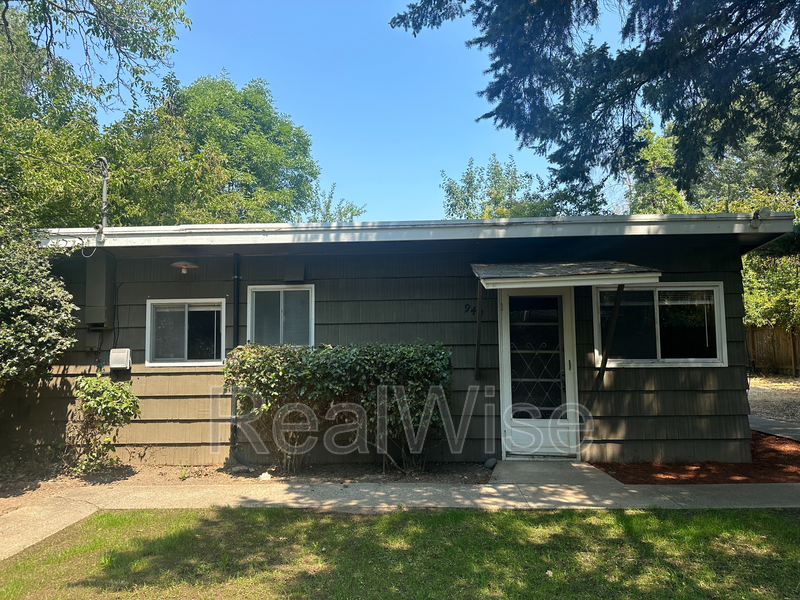 Grants Pass House: 940 SE N St