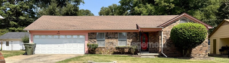 Memphis House: 3558 Greentree Dr