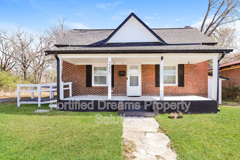 Greensboro House: 235 S. English St