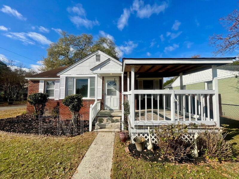 Columbia House: 1215 Chevis St