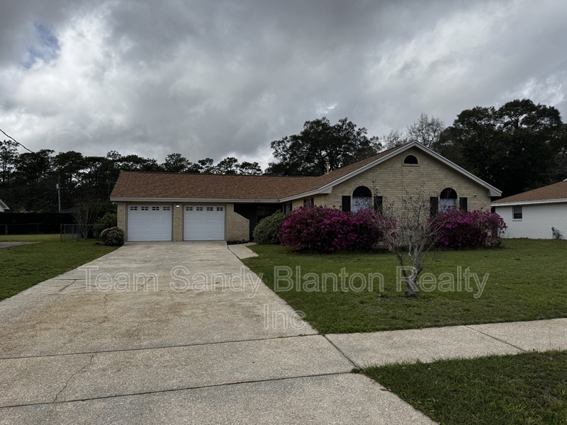 Pensacola House: 5941 Leesway Boulevard