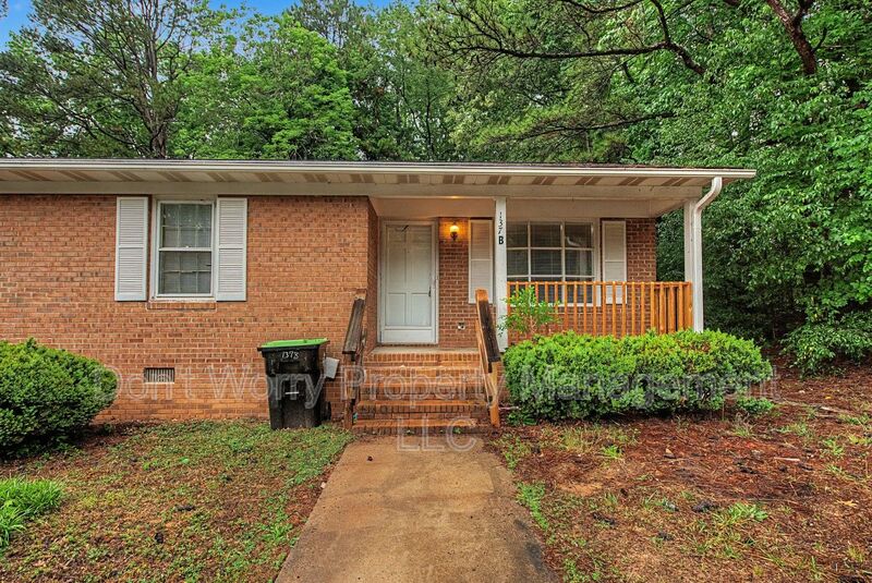 Lexington Condo: 137 Crest Circle B