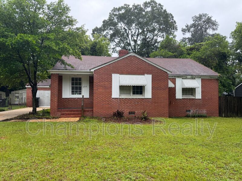 Columbus House: 2750 Mimosa St