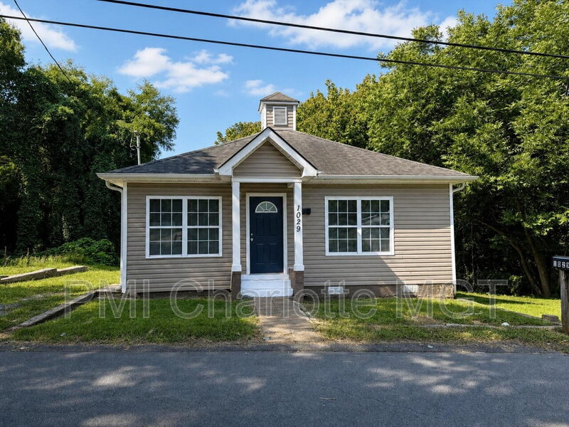Gastonia House: 1029 Plymouth St