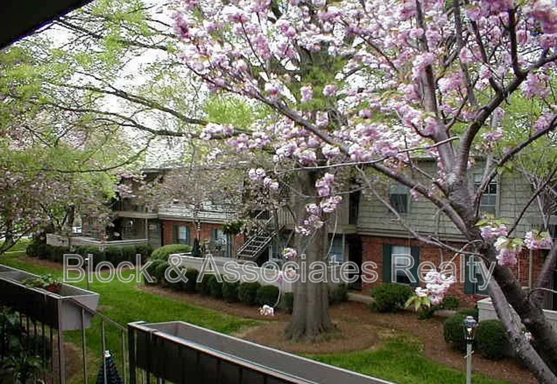 Winston-Salem House: 3824-L Country Club Road