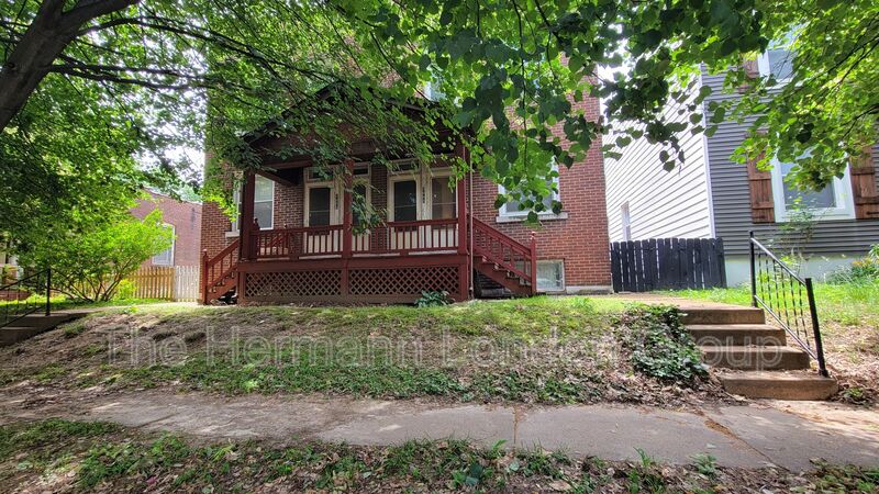 St. Louis House: 4668-4 Rosa Ave