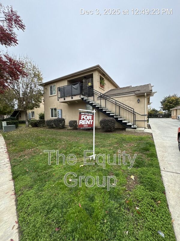 Visalia House: 2133 W Lark Ave