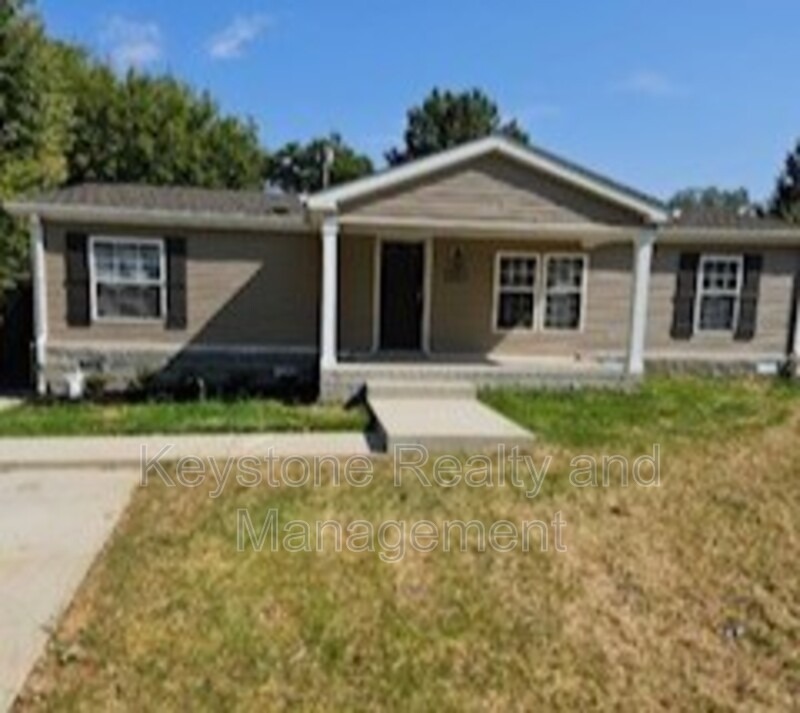 Oak Grove House: 230 Alabama Avenue