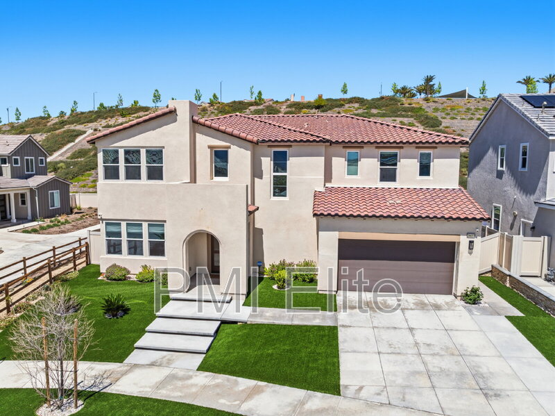 Santa Clarita House: 28657 Windbreak Terrace