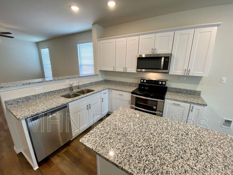 *First Time Rental, 6 months rental option available*  3 bed/2 bath BRAND NEW BUILD home, located in Seguin! - Photo 13