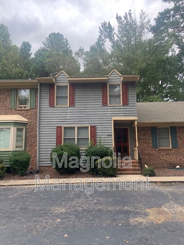 Henderson House: 1302 Oakridge Ave.