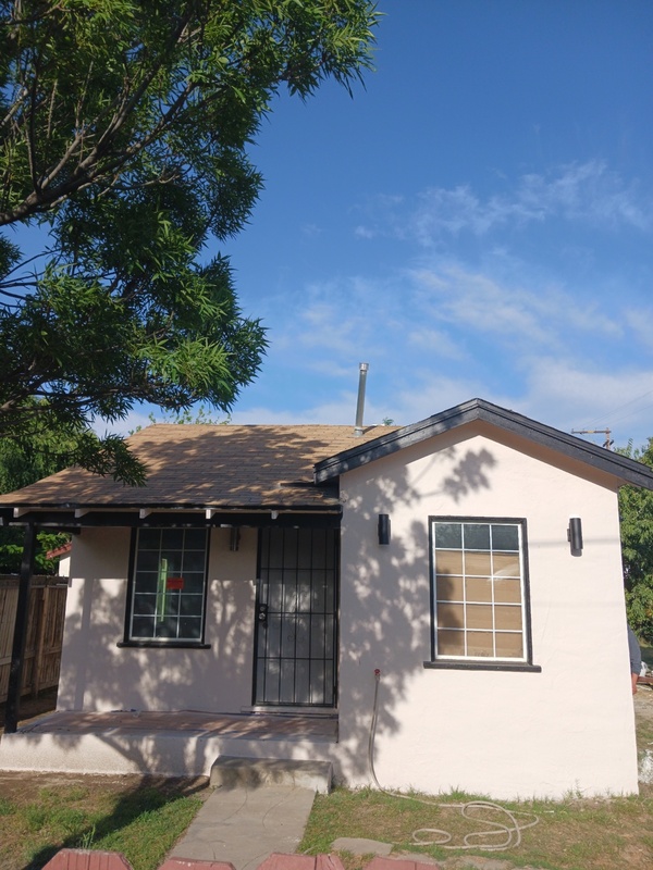 Bakersfield House: 220 Plymouth Avenue