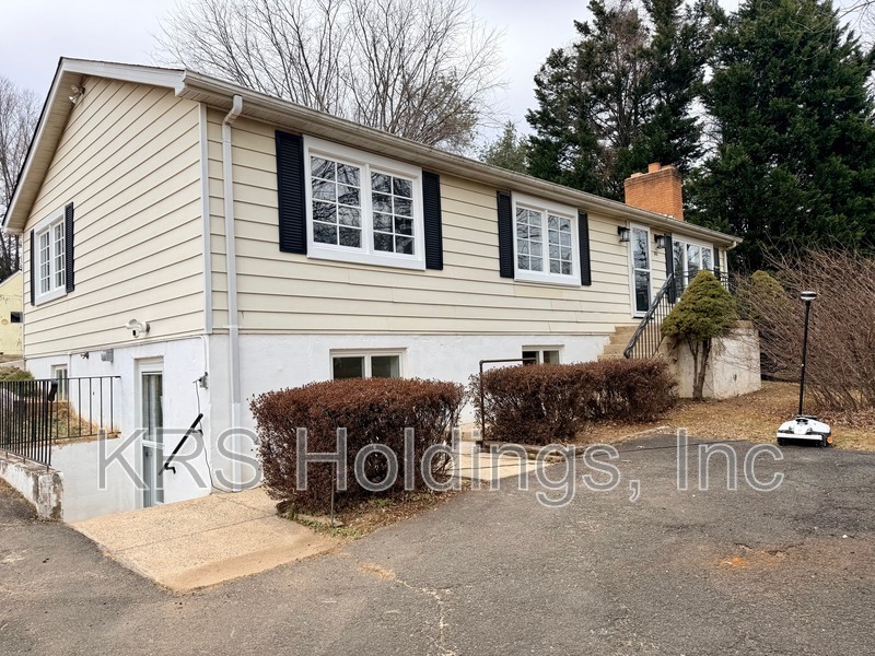 Great Falls House: 816 Utterback Store Rd