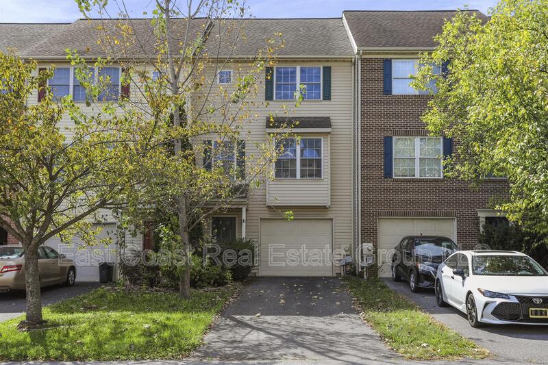 Martinsburg Townhome: 21 Ritter Dr