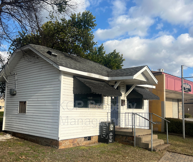 Fort Smith House: 1715 Rogers Avenue