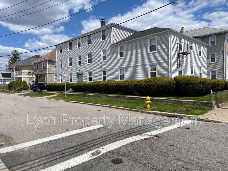 Pawtucket Condo: 5 Norris Ave