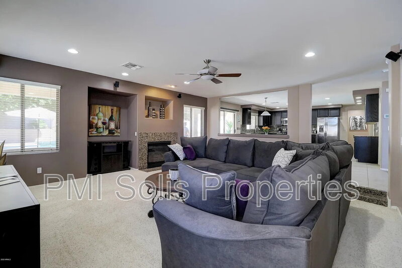 Litchfield Park House: 13412 West Annika Drive