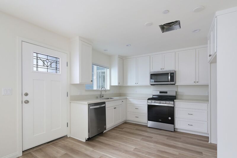 Montrose House: 4358-4360 Ocean View Blvd