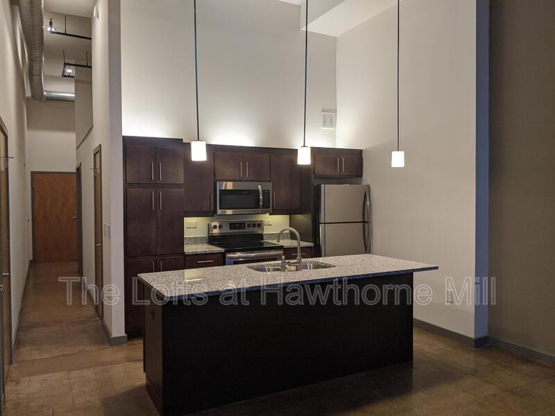 Charlotte Condo: 1101 Hawthorne Lane