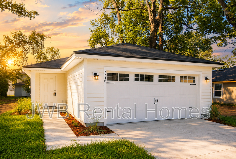 Jacksonville House: 7716 Dandy Ave