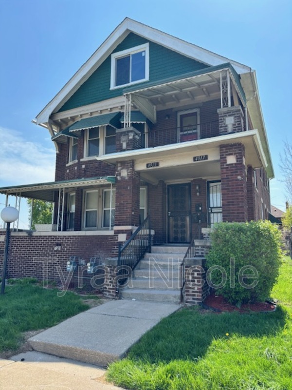 Detroit House: 4915 Maplewood Avenue