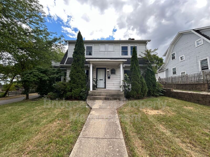 Dayton House: 216 W Hillcrest Ave