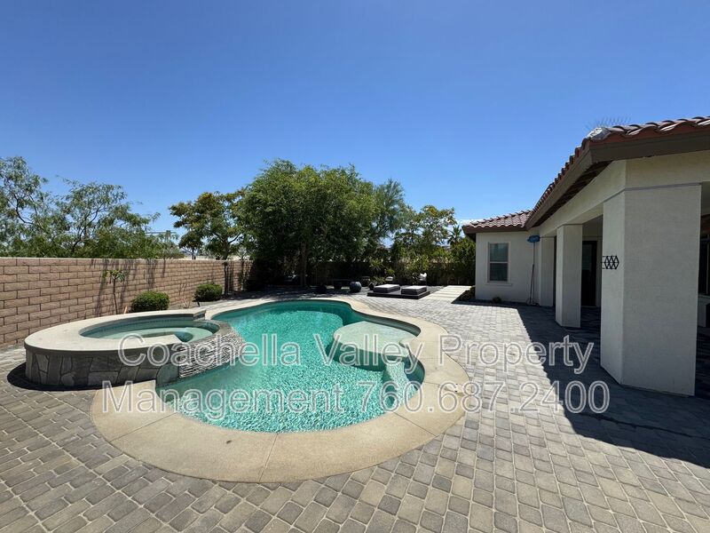 Palm Desert House: 74635 Tesla Dr