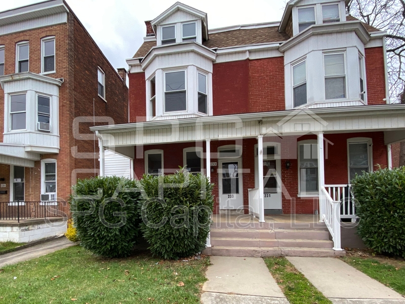 York Condo: 233 W Jackson St - A