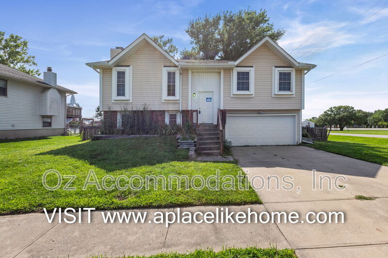 Gardner House: 204 Bedford St