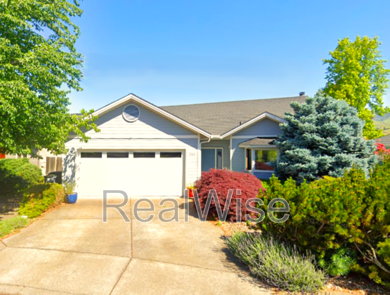 Ashland House: 203 N Wightman St