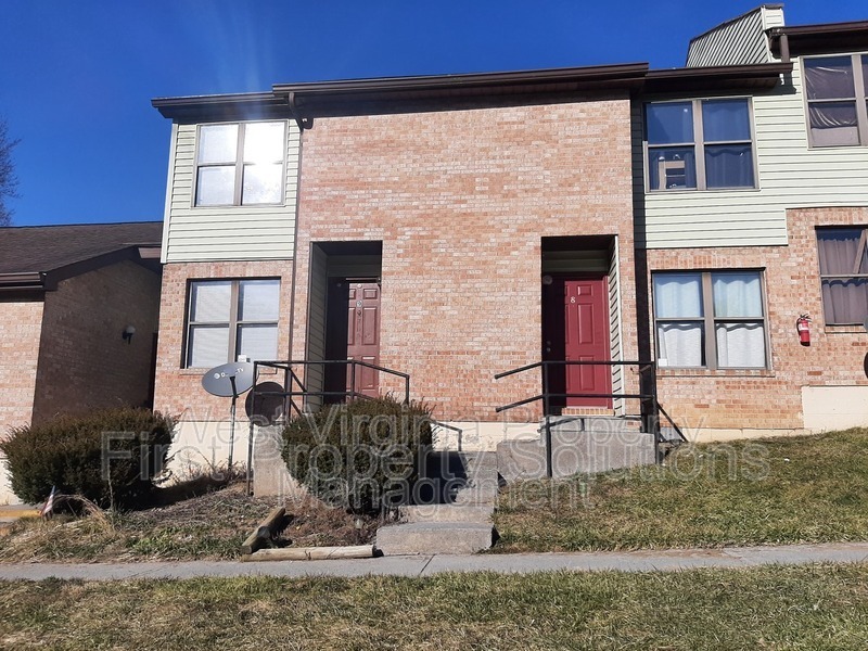 Request a Viewing for 82 Beagle Club Rd, Apt 9 Tenant Turner