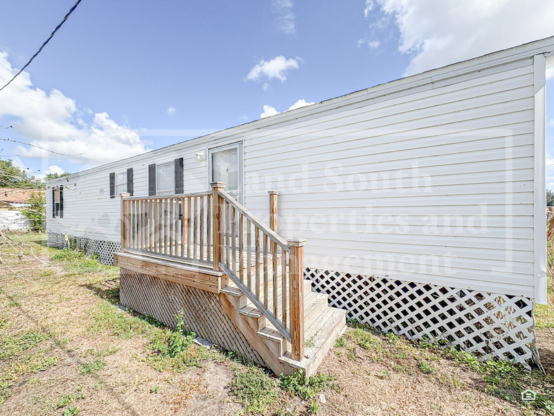 Fort Meade House: 1165 Meadow Lawn Street