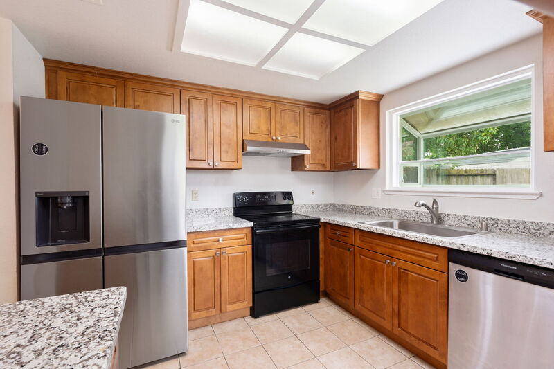 Elk Grove House: 4917 Aizenberg Circle