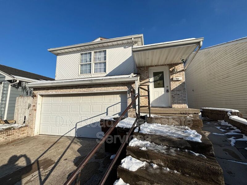 Middletown House: 1907 Finley Street