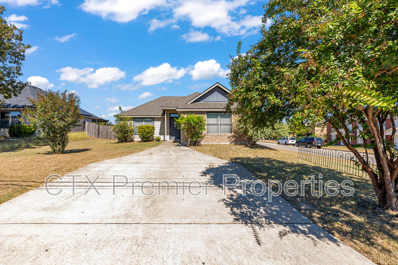 Temple House: 2504 Saulsbury Drive