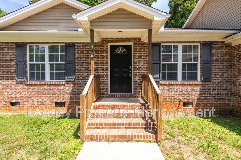 Burlington House: 1316 Snow Court