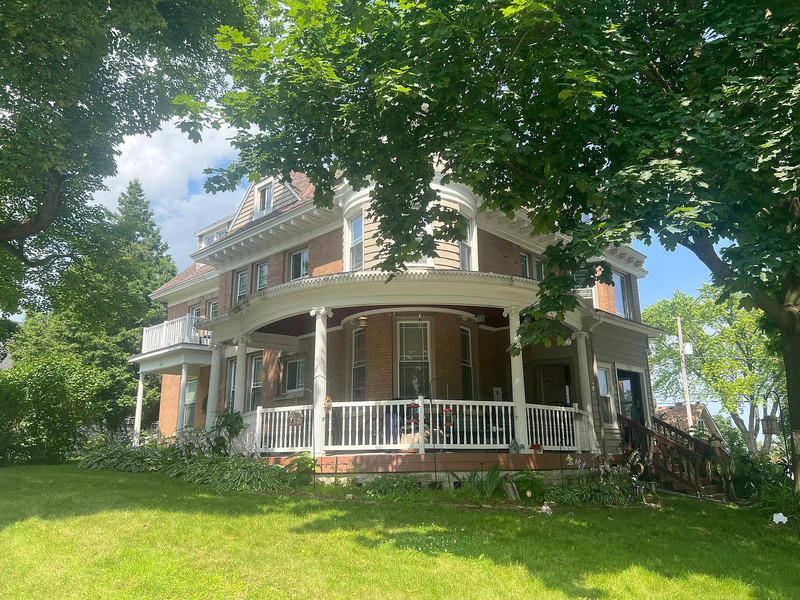 West Bend Condo: 147 South 8th Avenue - 4