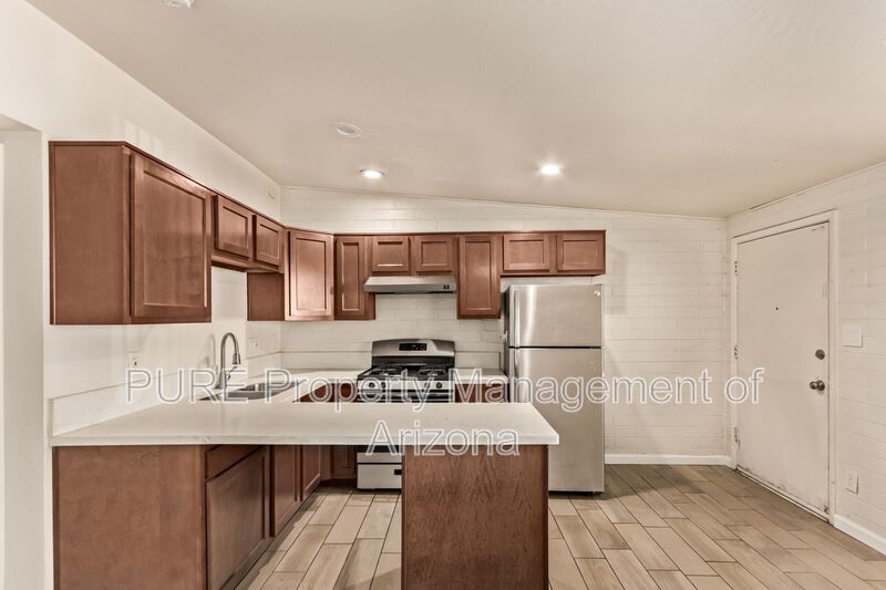 Tempe Townhome: 1002 S Mariana St