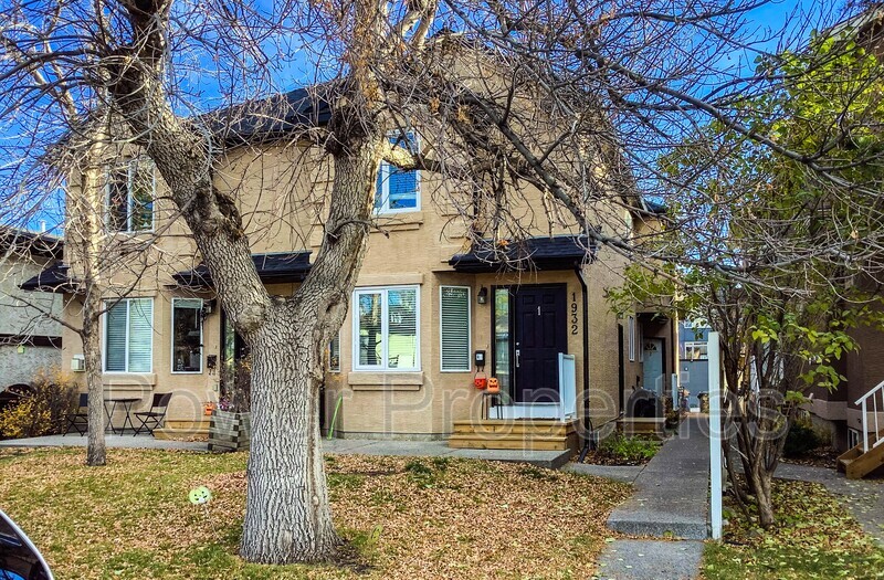 Calgary Townhome: 2 - 1932 31 Street Southwest