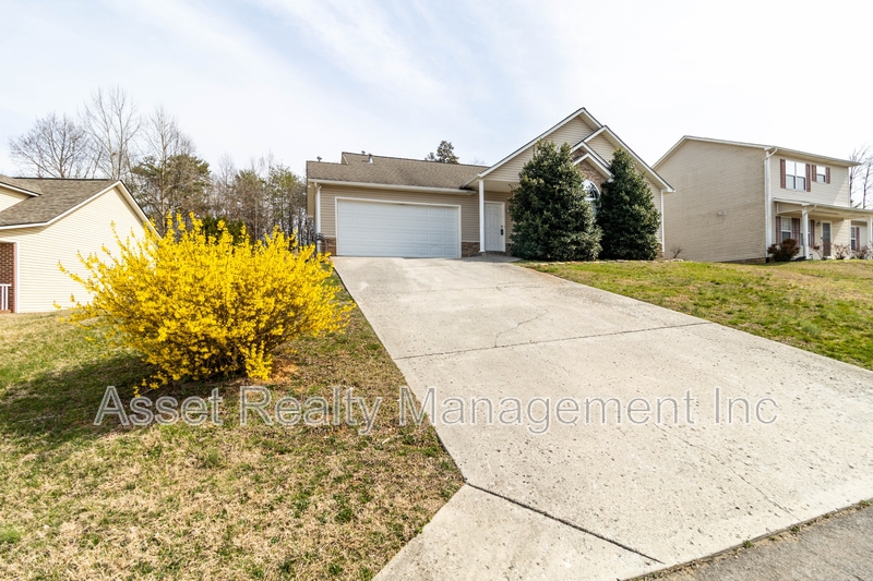 Knoxville House: 506 Drakewood Dr