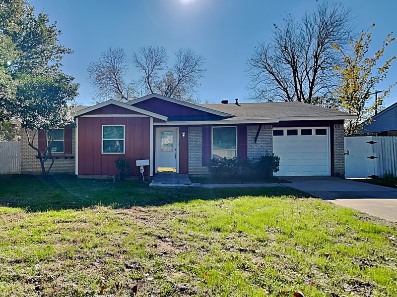 Euless House: 1101 Johns Dr